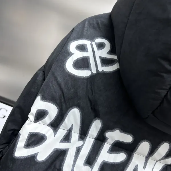 【BALENCIAGA 公式旗艦店】バレンシアガ ダウンジャケット ご好評に付き再入荷! 241205 【BALENCIAGA 公式旗艦店】バレンシアガ ダウンジャケット ご好評に付き再入荷! 241205