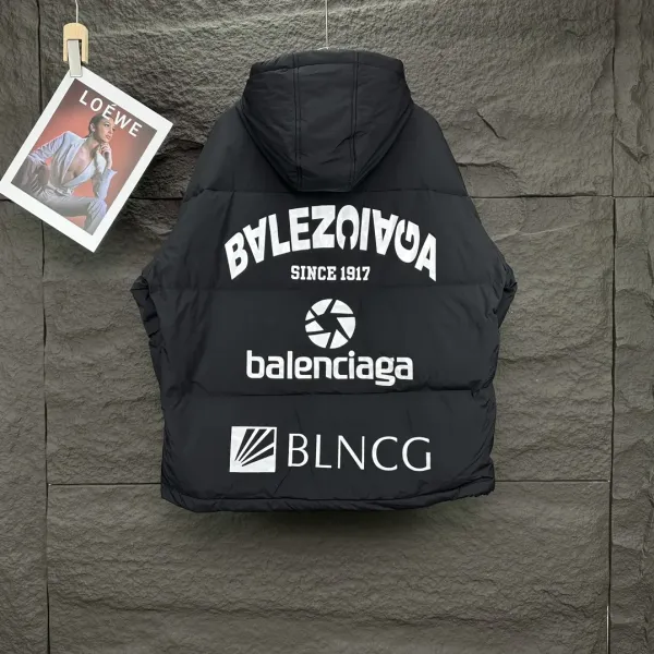 【BALENCIAGA 公式旗艦店】バレンシアガ ダウンジャケット ご好評に付き再入荷! 241205 【BALENCIAGA 公式旗艦店】バレンシアガ ダウンジャケット ご好評に付き再入荷! 241205