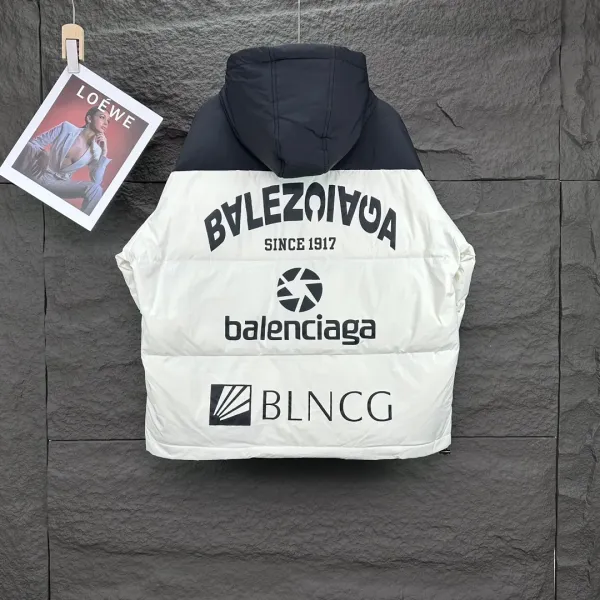 【BALENCIAGA 公式旗艦店】バレンシアガ ダウンジャケット ご好評に付き再入荷! 241205 【BALENCIAGA 公式旗艦店】バレンシアガ ダウンジャケット ご好評に付き再入荷! 241205