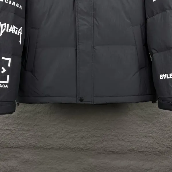 【BALENCIAGA 公式旗艦店】バレンシアガ ダウンジャケット ご好評に付き再入荷! 241205 【BALENCIAGA 公式旗艦店】バレンシアガ ダウンジャケット ご好評に付き再入荷! 241205