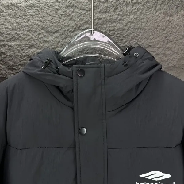 【BALENCIAGA 公式旗艦店】バレンシアガ ダウンジャケット ご好評に付き再入荷! 241205 【BALENCIAGA 公式旗艦店】バレンシアガ ダウンジャケット ご好評に付き再入荷! 241205