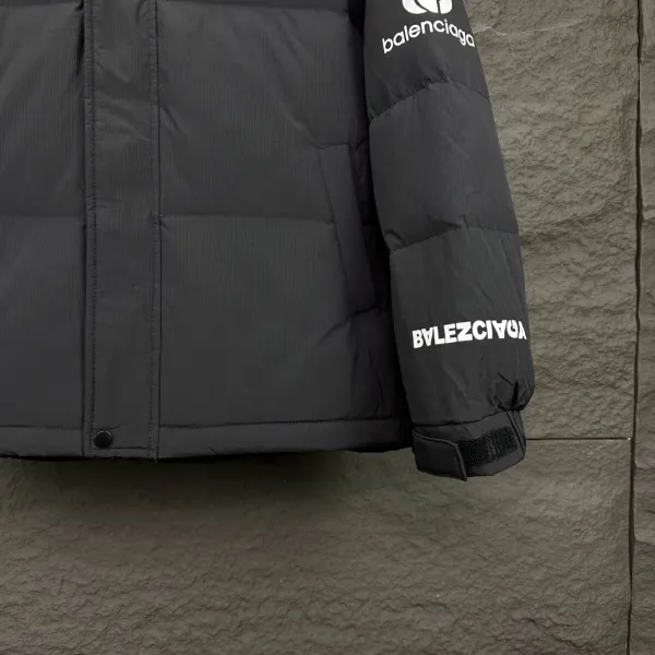 【BALENCIAGA 公式旗艦店】バレンシアガ ダウンジャケット ご好評に付き再入荷! 241205 【BALENCIAGA 公式旗艦店】バレンシアガ ダウンジャケット ご好評に付き再入荷! 241205