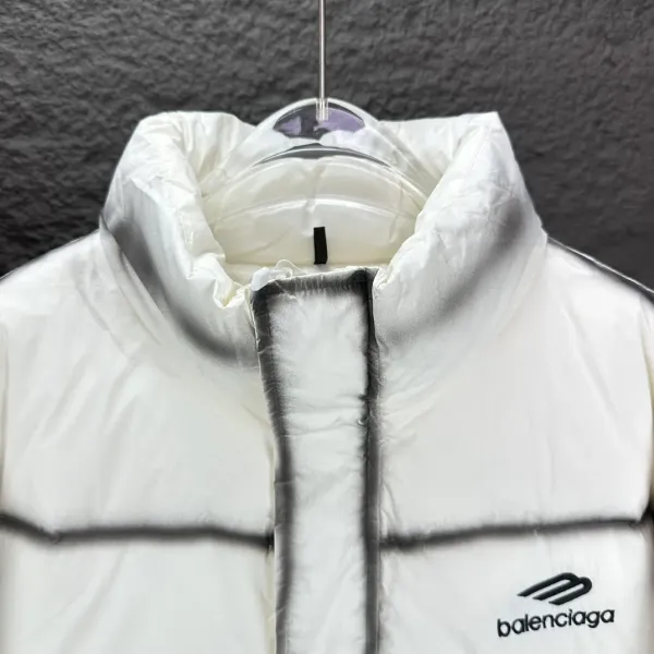 【BALENCIAGA 公式旗艦店】バレンシアガ ダウンジャケット ご好評に付き再入荷! 241205 【BALENCIAGA 公式旗艦店】バレンシアガ ダウンジャケット ご好評に付き再入荷! 241205
