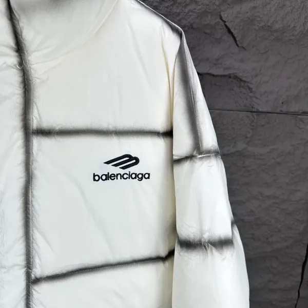 【BALENCIAGA 公式旗艦店】バレンシアガ ダウンジャケット ご好評に付き再入荷! 241205 【BALENCIAGA 公式旗艦店】バレンシアガ ダウンジャケット ご好評に付き再入荷! 241205