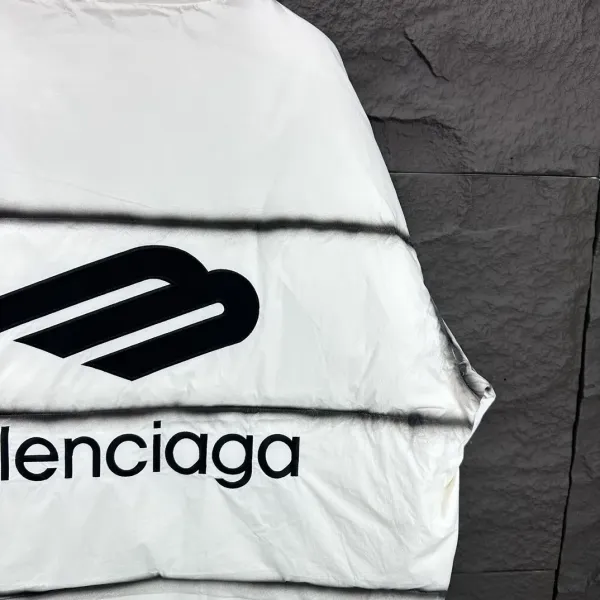 【BALENCIAGA 公式旗艦店】バレンシアガ ダウンジャケット ご好評に付き再入荷! 241205 【BALENCIAGA 公式旗艦店】バレンシアガ ダウンジャケット ご好評に付き再入荷! 241205