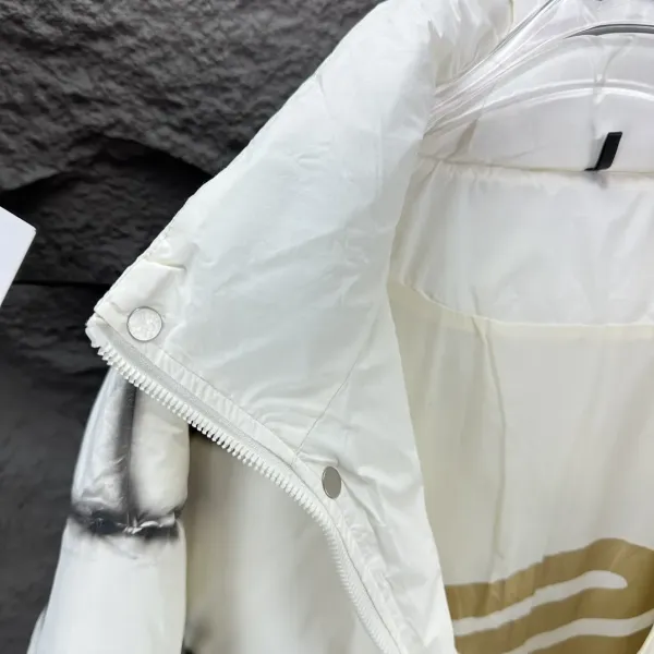 【BALENCIAGA 公式旗艦店】バレンシアガ ダウンジャケット ご好評に付き再入荷! 241205 【BALENCIAGA 公式旗艦店】バレンシアガ ダウンジャケット ご好評に付き再入荷! 241205