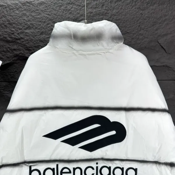 【BALENCIAGA 公式旗艦店】バレンシアガ ダウンジャケット ご好評に付き再入荷! 241205 【BALENCIAGA 公式旗艦店】バレンシアガ ダウンジャケット ご好評に付き再入荷! 241205