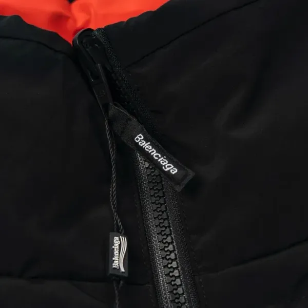 【BALENCIAGA 公式旗艦店】バレンシアガ リバーシブル ダウンジャケット ご好評に付き再入荷!241024 【BALENCIAGA 公式旗艦店】バレンシアガ リバーシブル ダウンジャケット ご好評に付き再入荷!241024
