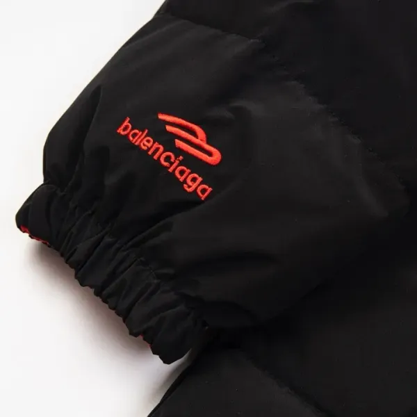 【BALENCIAGA 公式旗艦店】バレンシアガ リバーシブル ダウンジャケット ご好評に付き再入荷!241024 【BALENCIAGA 公式旗艦店】バレンシアガ リバーシブル ダウンジャケット ご好評に付き再入荷!241024