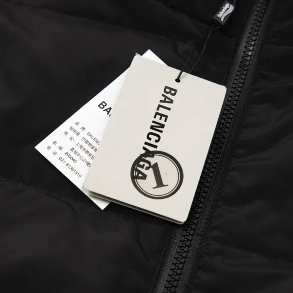 【BALENCIAGA 公式旗艦店】バレンシアガ リバーシブル ダウンジャケット ご好評に付き再入荷!241024 【BALENCIAGA 公式旗艦店】バレンシアガ リバーシブル ダウンジャケット ご好評に付き再入荷!241024