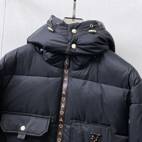 【LOUIS VUITTON 公式旗艦店】ルイヴィトン ダウンジャケット好評に付き再入荷! 241213 【LOUIS VUITTON 公式旗艦店】ルイヴィトン ダウンジャケット好評に付き再入荷! 241213