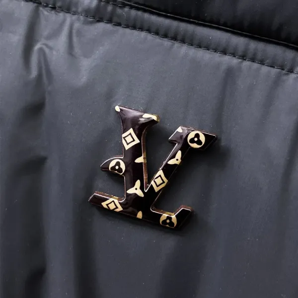 【LOUIS VUITTON 公式旗艦店】ルイヴィトン ダウンジャケット好評に付き再入荷! 241213 【LOUIS VUITTON 公式旗艦店】ルイヴィトン ダウンジャケット好評に付き再入荷! 241213