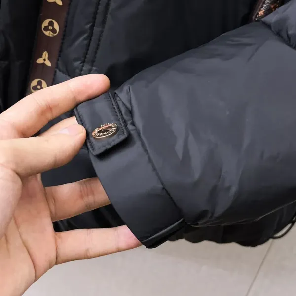 【LOUIS VUITTON 公式旗艦店】ルイヴィトン ダウンジャケット好評に付き再入荷! 241213 【LOUIS VUITTON 公式旗艦店】ルイヴィトン ダウンジャケット好評に付き再入荷! 241213