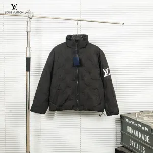 【LOUIS VUITTON 公式旗艦店】ルイヴィトン ダウンジャケット好評に付き再入荷! 241213 【LOUIS VUITTON 公式旗艦店】ルイヴィトン ダウンジャケット好評に付き再入荷! 241213