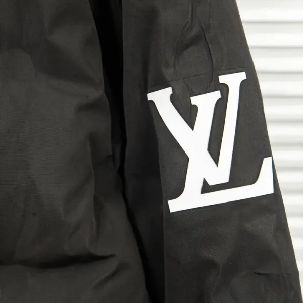 【LOUIS VUITTON  公式旗艦店】ルイヴィトン ダウンジャケット好評に付き再入荷！ 241213