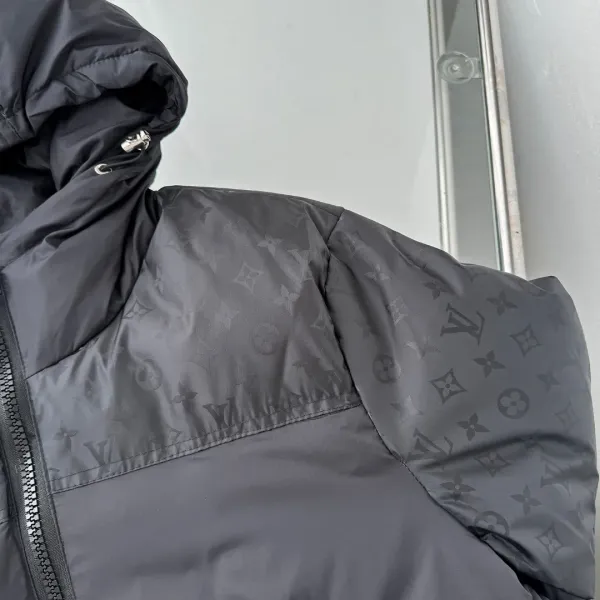 【LOUIS VUITTON 公式旗艦店】ルイヴィトン ダウンジャケット好評に付き再入荷! 241213 【LOUIS VUITTON 公式旗艦店】ルイヴィトン ダウンジャケット好評に付き再入荷! 241213