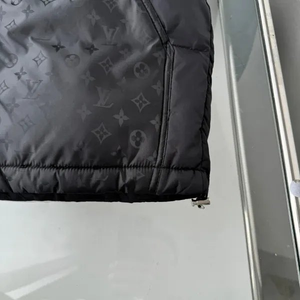 【LOUIS VUITTON 公式旗艦店】ルイヴィトン ダウンジャケット好評に付き再入荷! 241213 【LOUIS VUITTON 公式旗艦店】ルイヴィトン ダウンジャケット好評に付き再入荷! 241213