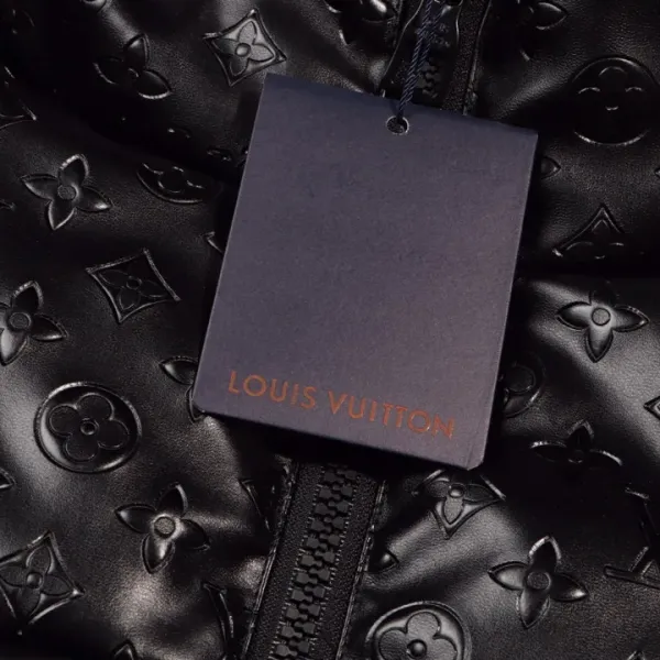 【LOUIS VUITTON  公式旗艦店】ルイヴィトン ダウンジャケット好評に付き再入荷！241112