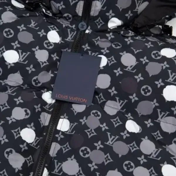 LOUIS VUITTON ルイヴィトン ダウンジャケット 241017 LOUIS VUITTON ルイヴィトン ダウンジャケット 241017