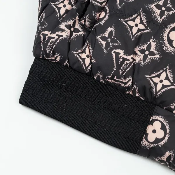 LV 【LOUIS VUITTON 公式旗艦店】ルイヴィトン ダウンジャケット ご好評に付き再入荷!240927 LV 【LOUIS VUITTON 公式旗艦店】ルイヴィトン ダウンジャケット ご好評に付き再入荷!240927