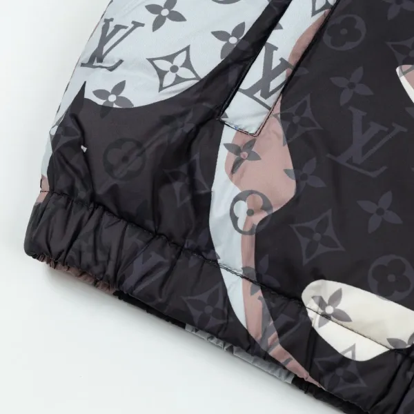 LV 【LOUIS VUITTON 公式旗艦店】ルイヴィトン ダウンジャケット ご好評に付き再入荷!240927 LV 【LOUIS VUITTON 公式旗艦店】ルイヴィトン ダウンジャケット ご好評に付き再入荷!240927