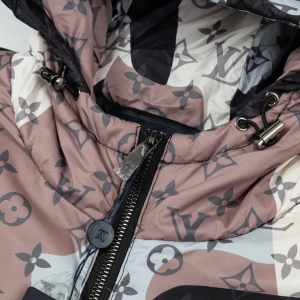 LV 【LOUIS VUITTON 公式旗艦店】ルイヴィトン ダウンジャケット ご好評に付き再入荷!240927 LV 【LOUIS VUITTON 公式旗艦店】ルイヴィトン ダウンジャケット ご好評に付き再入荷!240927