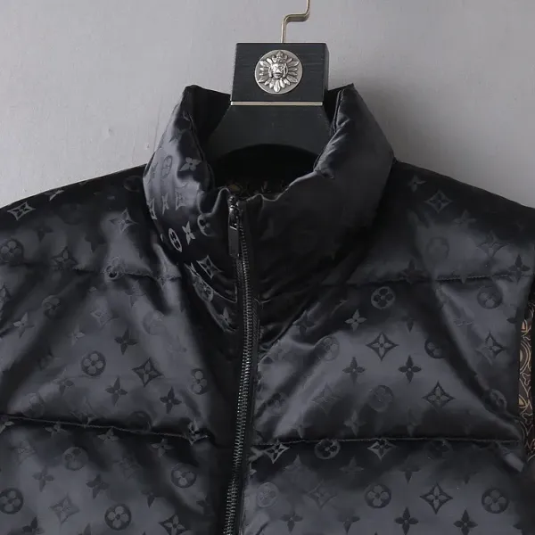 LOUIS VUITTON(ルイヴィトン)ダウンベスト LOUIS VUITTON(ルイヴィトン)ダウンベスト