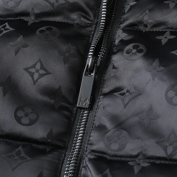 LOUIS VUITTON(ルイヴィトン)ダウンベスト LOUIS VUITTON(ルイヴィトン)ダウンベスト