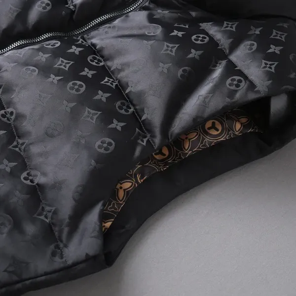 LOUIS VUITTON(ルイヴィトン)ダウンベスト LOUIS VUITTON(ルイヴィトン)ダウンベスト