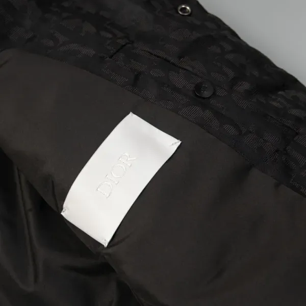 【DIOR 公式旗艦店】ディオール ダウンジャケット ご好評に付き再入荷! 241112 【DIOR 公式旗艦店】ディオール ダウンジャケット ご好評に付き再入荷! 241112