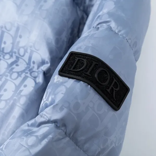 【DIOR 公式旗艦店】ディオール ダウンジャケット ご好評に付き再入荷! 241112 【DIOR 公式旗艦店】ディオール ダウンジャケット ご好評に付き再入荷! 241112