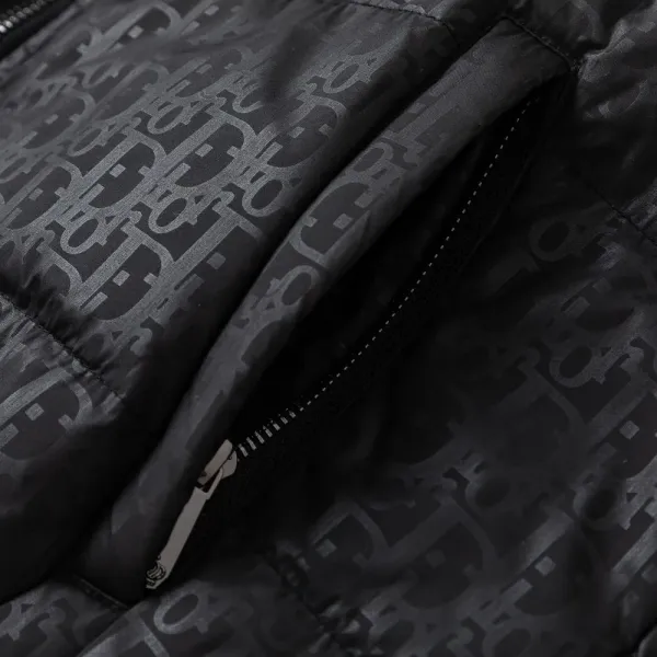 【DIOR  公式旗艦店】ディオール  ダウンジャケット ご好評に付き再入荷！ 241112