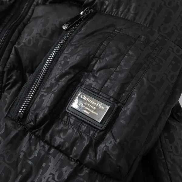 【DIOR  公式旗艦店】ディオール  ダウンジャケット ご好評に付き再入荷！ 241112