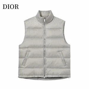 【DIOR 公式旗艦店】ディオール ダウンベスト ご好評に付き再入荷! 241112 【DIOR 公式旗艦店】ディオール ダウンベスト ご好評に付き再入荷! 241112