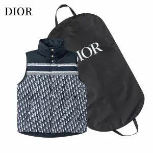 【DIOR 公式旗艦店】ディオール ダウンベスト ご好評に付き再入荷! 241112 【DIOR 公式旗艦店】ディオール ダウンベスト ご好評に付き再入荷! 241112