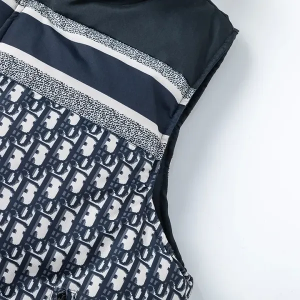【DIOR  公式旗艦店】ディオール  ダウンベスト  ご好評に付き再入荷！ 241112