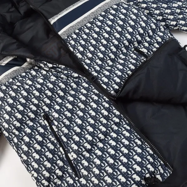 【DIOR 公式旗艦店】ディオール ダウンジャケット ご好評に付き再入荷!241022 【DIOR 公式旗艦店】ディオール ダウンジャケット ご好評に付き再入荷!241022
