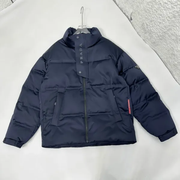 【PRADA  公式旗艦店】プラダ  ダウンジャケット好評に付き再入荷！241227