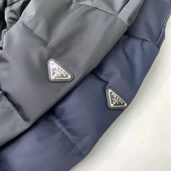 【PRADA  公式旗艦店】プラダ  ダウンジャケット好評に付き再入荷！241227