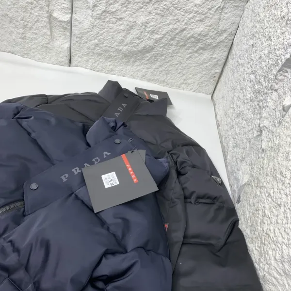 【PRADA  公式旗艦店】プラダ  ダウンジャケット好評に付き再入荷！241227