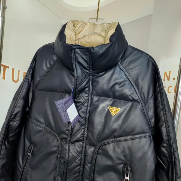 【PRADA 公式旗艦店】プラダ ダウンジャケット好評に付き再入荷!241227 【PRADA 公式旗艦店】プラダ ダウンジャケット好評に付き再入荷!241227