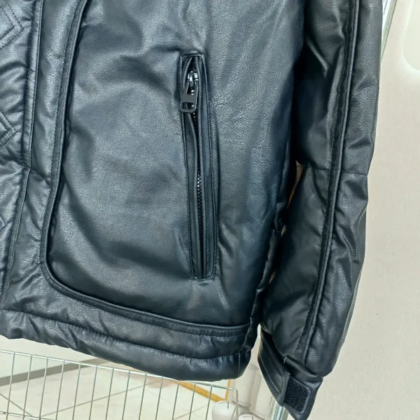 【PRADA 公式旗艦店】プラダ ダウンジャケット好評に付き再入荷!241227 【PRADA 公式旗艦店】プラダ ダウンジャケット好評に付き再入荷!241227
