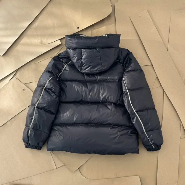 【PRADA 公式旗艦店】プラダ ダウンジャケット好評に付き再入荷!241227 【PRADA 公式旗艦店】プラダ ダウンジャケット好評に付き再入荷!241227