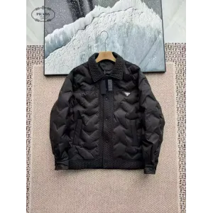 【PRADA 公式旗艦店】プラダ ダウンジャケット 好評に付き再入荷! 241112 【PRADA 公式旗艦店】プラダ ダウンジャケット 好評に付き再入荷! 241112