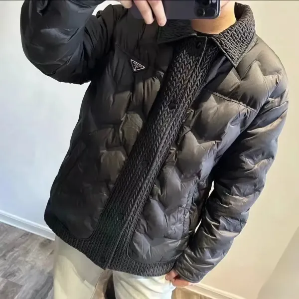 【PRADA 公式旗艦店】プラダ ダウンジャケット 好評に付き再入荷! 241112 【PRADA 公式旗艦店】プラダ ダウンジャケット 好評に付き再入荷! 241112