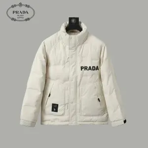 【PRADA  公式旗艦店】プラダ  ダウンジャケット 好評に付き再入荷！ 241102