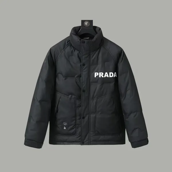 【PRADA 公式旗艦店】プラダ ダウンジャケット 好評に付き再入荷! 241102 【PRADA 公式旗艦店】プラダ ダウンジャケット 好評に付き再入荷! 241102