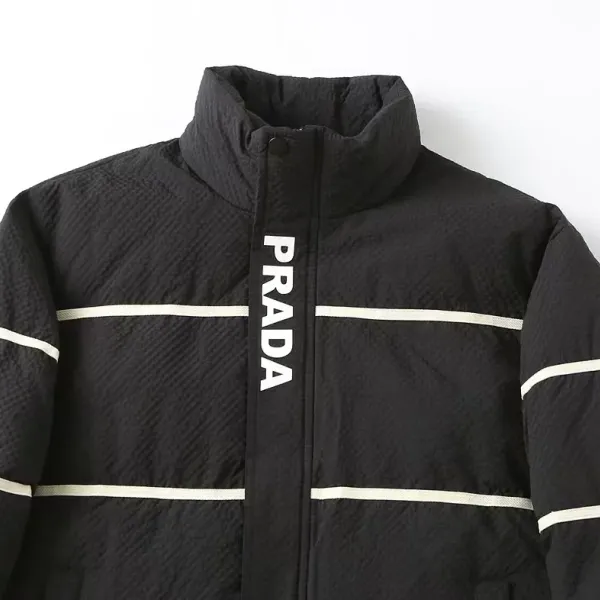 【PRADA 公式旗艦店】プラダ ダウンジャケット 好評に付き再入荷! 241102 【PRADA 公式旗艦店】プラダ ダウンジャケット 好評に付き再入荷! 241102