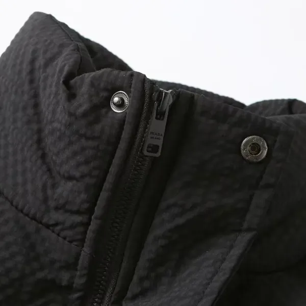 【PRADA 公式旗艦店】プラダ ダウンジャケット 好評に付き再入荷! 241102 【PRADA 公式旗艦店】プラダ ダウンジャケット 好評に付き再入荷! 241102