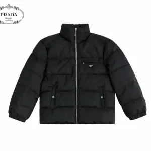 【PRADA  公式旗艦店】プラダ  ダウンジャケット好評に付き再入荷！